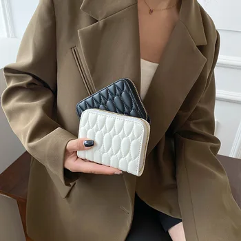 Женская маленькая сумочка 2023 года, новая высококачественная сумочка из мягкой кожи на молнии, короткая сумка для денежных карт с вышивкой