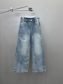 Модная версия джинсов в стиле ретро