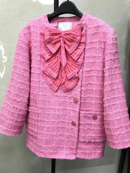 Розовое маленькое твидовое пальто с ароматом ветра, Новая элегантная блузка с бантом, подчеркивающая темперамент знаменитости.